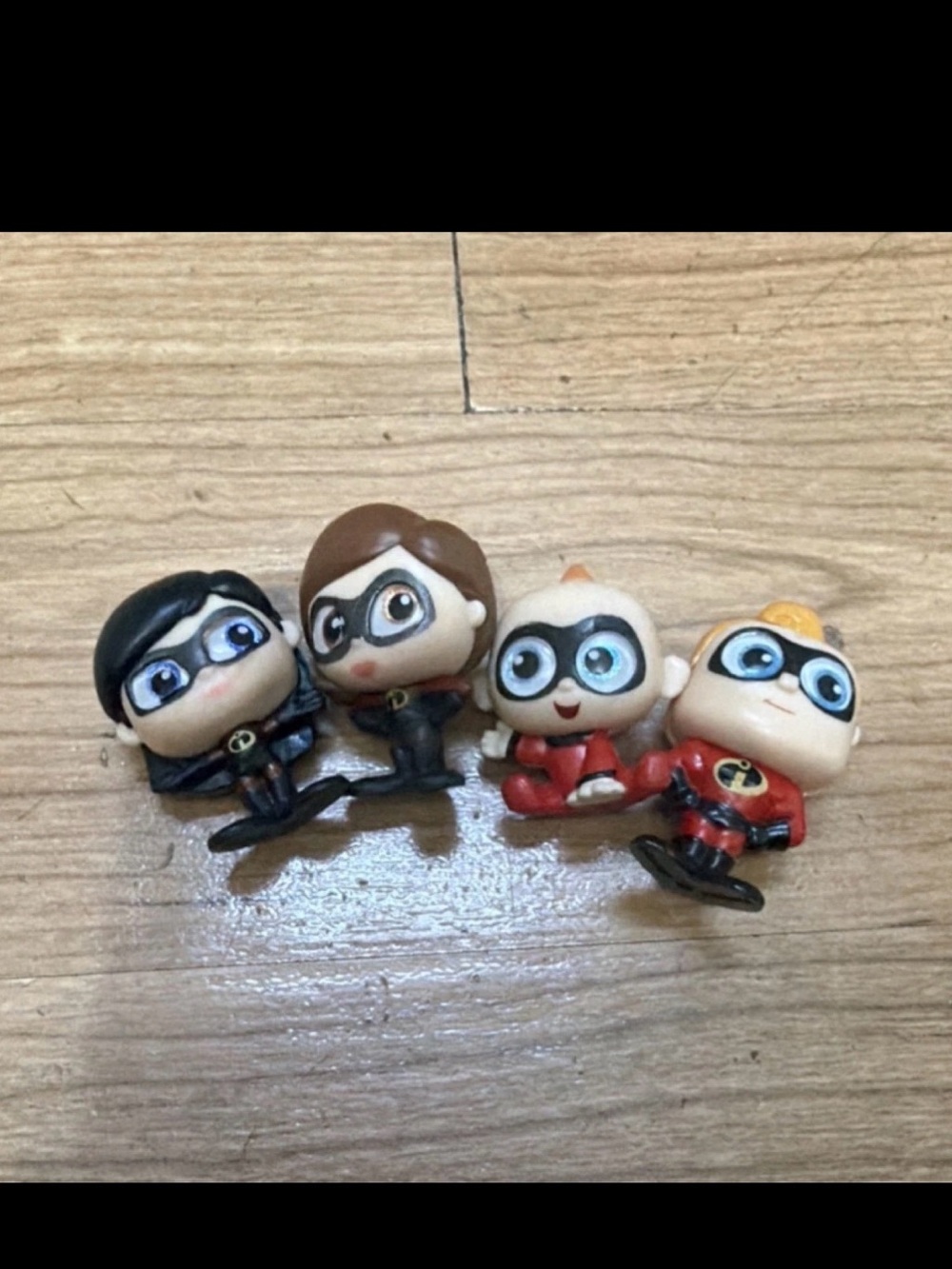 Incredibles-Kids Mini Figure Set - Red and Black